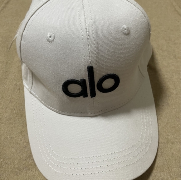 ALO Yoga Accessories - ALO Yoga White Cap with Black Embroidery